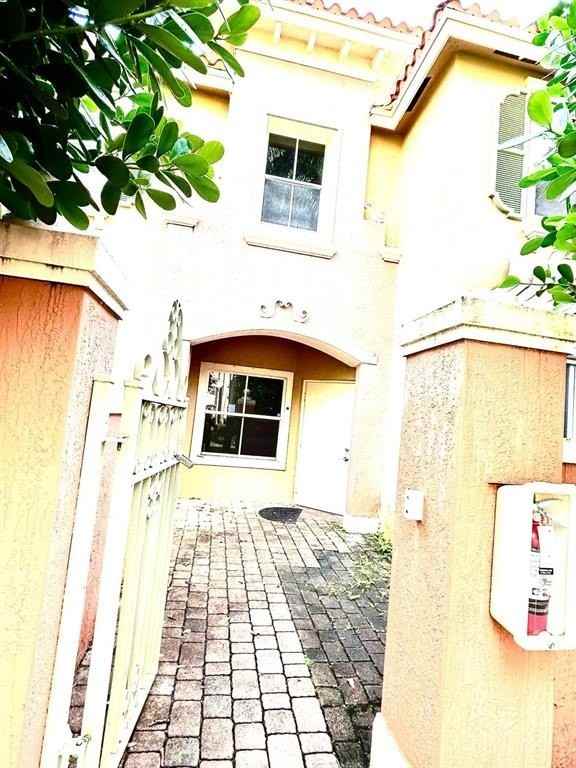 732 Sw 106th Ave - Photo 3 of 24