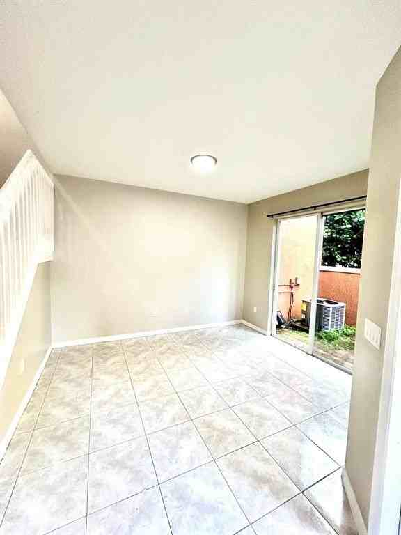 732 Sw 106th Ave - Photo 6 of 24