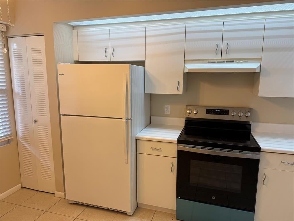 571 Sw 142nd Ave #413O - Photo 3 of 20