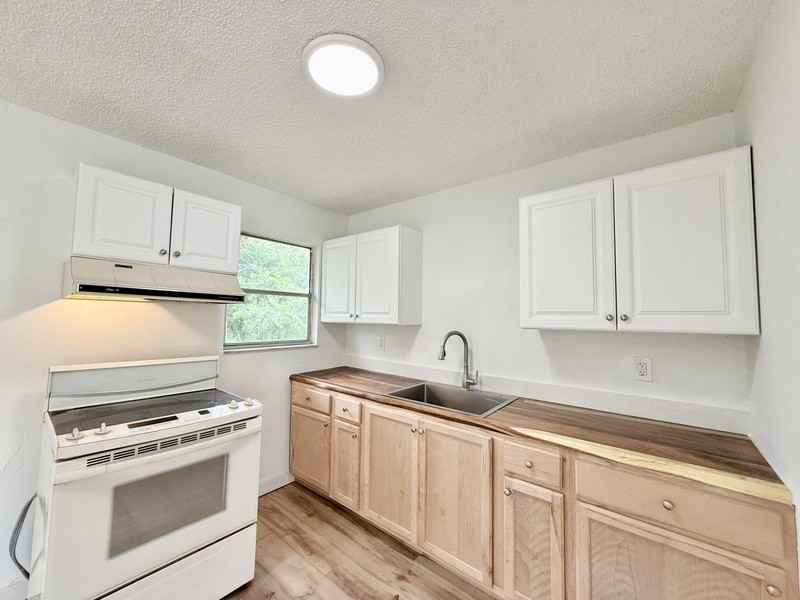 12005 Wanda Ave - Photo 5 of 30