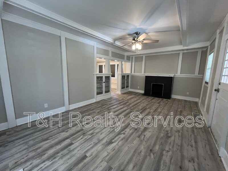 4205 Rookwood Ave - Photo 4 of 21