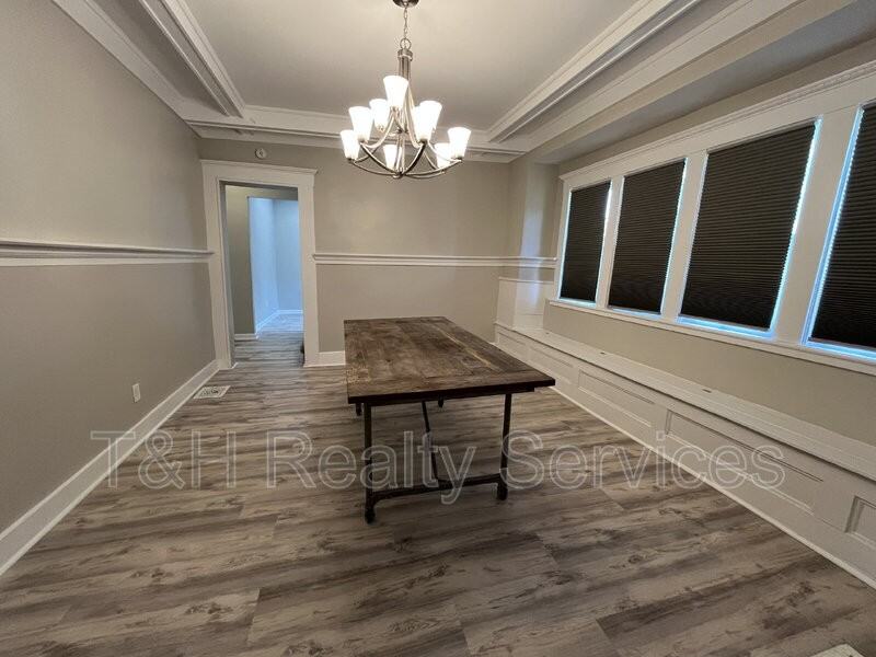 4205 Rookwood Ave - Photo 6 of 21