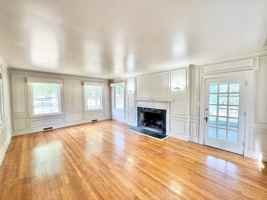 featured image of 2245 W Oak St