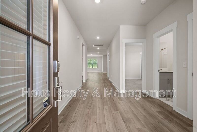 1145 Ross Farms Blvd - Photo 3 of 40