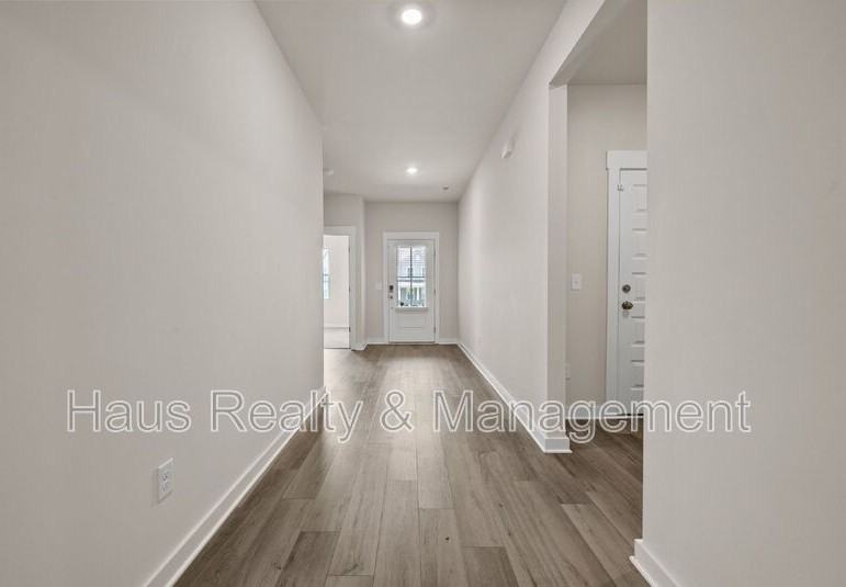 1145 Ross Farms Blvd - Photo 4 of 40