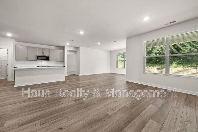 1145 Ross Farms Blvd - Photo 5 of 40