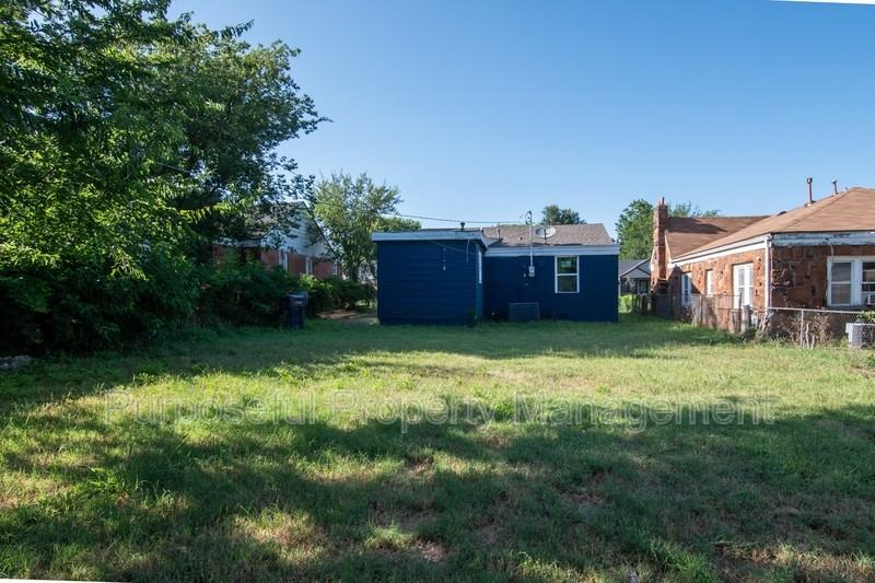 2208 Hardin Dr - Photo 2 of 17