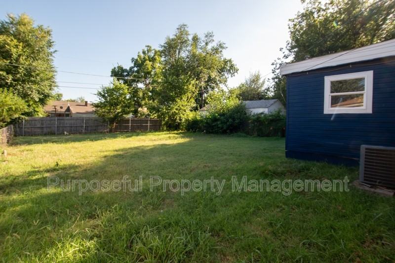 2208 Hardin Dr - Photo 3 of 17