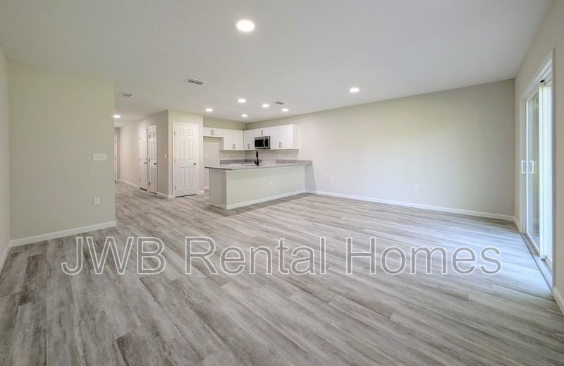 1116 Comanche St - Photo 5 of 19