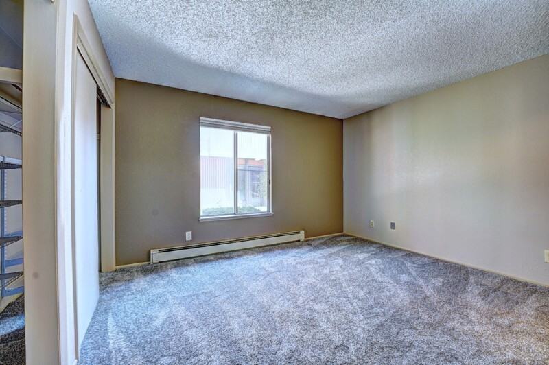1155 Lakeside Dr - Photo 4 of 10