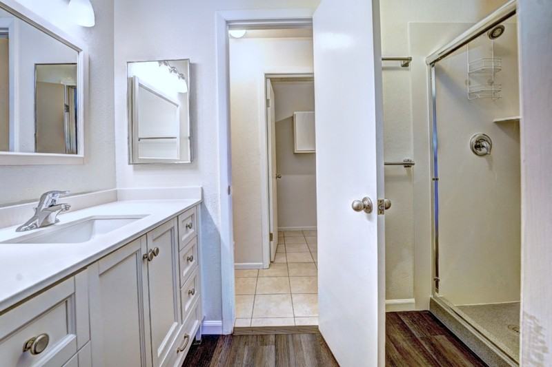 1155 Lakeside Dr - Photo 5 of 10