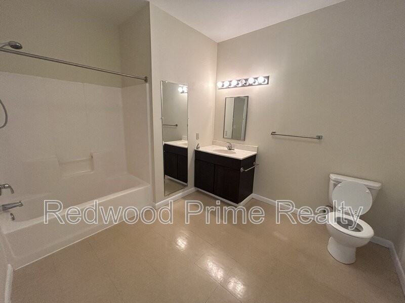 1318 19th Ave - Photo 3 of 17