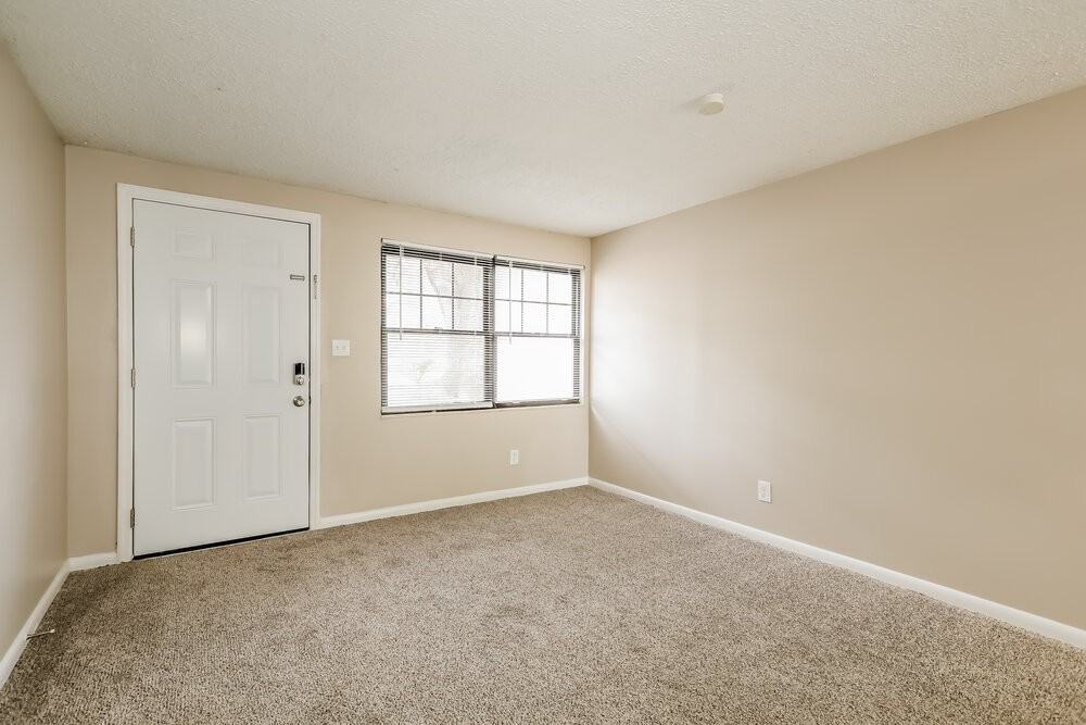 310 Toccoa Rd - Photo 5 of 16