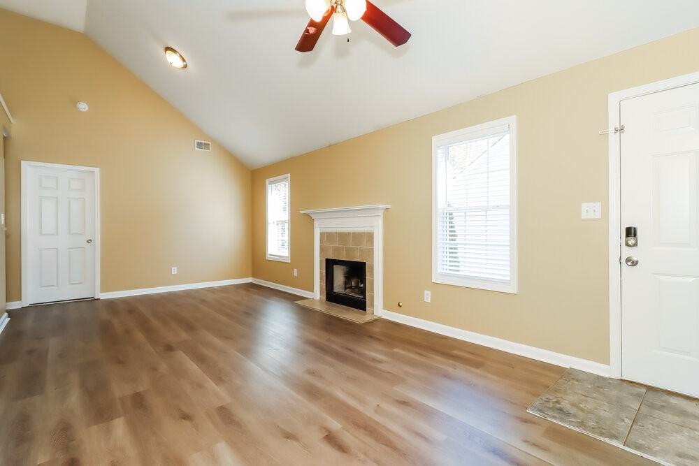1072 Abington Ct - Photo 4 of 16