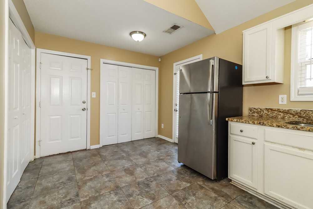 1072 Abington Ct - Photo 7 of 16