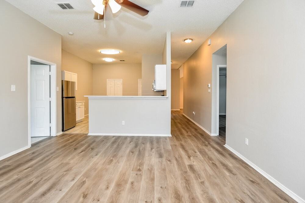 2208 Sumac Dr - Photo 3 of 19
