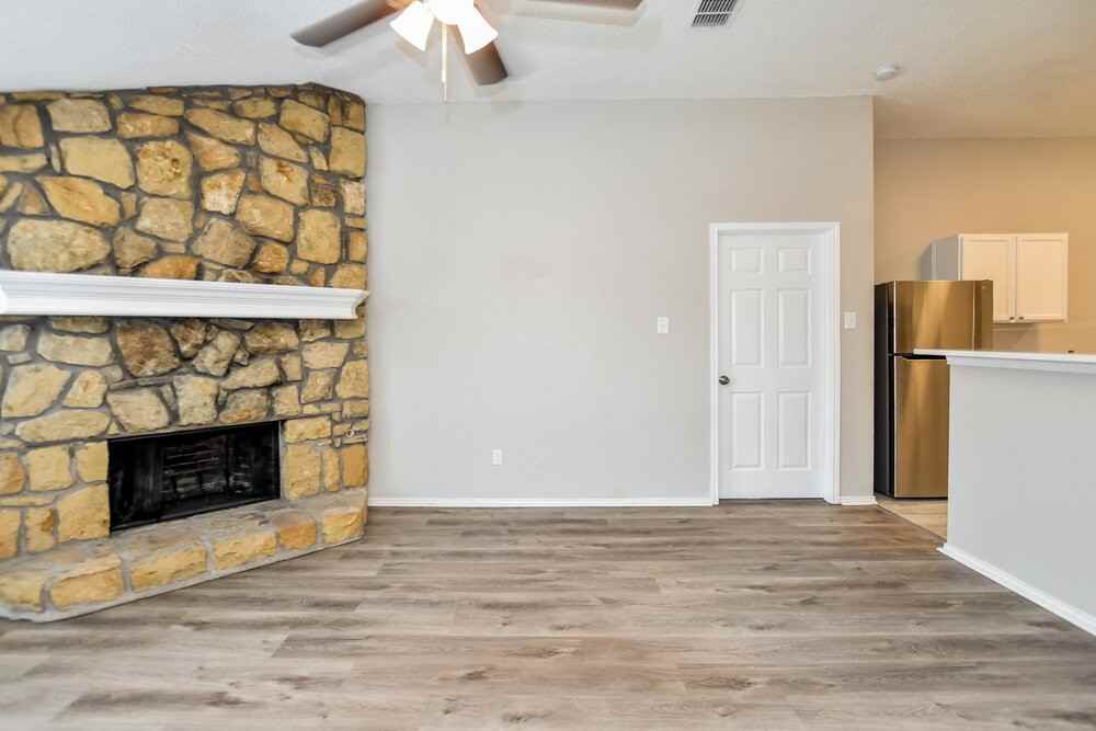 2208 Sumac Dr - Photo 4 of 19