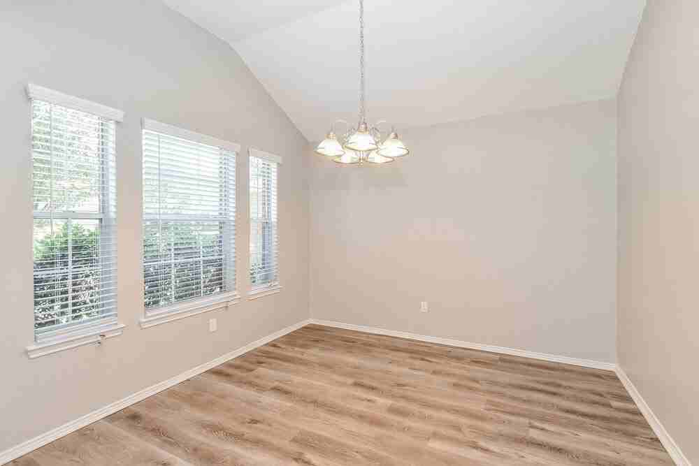 2208 Sumac Dr - Photo 5 of 19