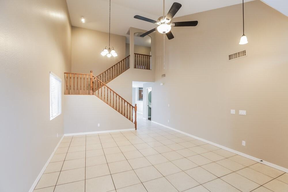 10925 W Taft St - Photo 5 of 17