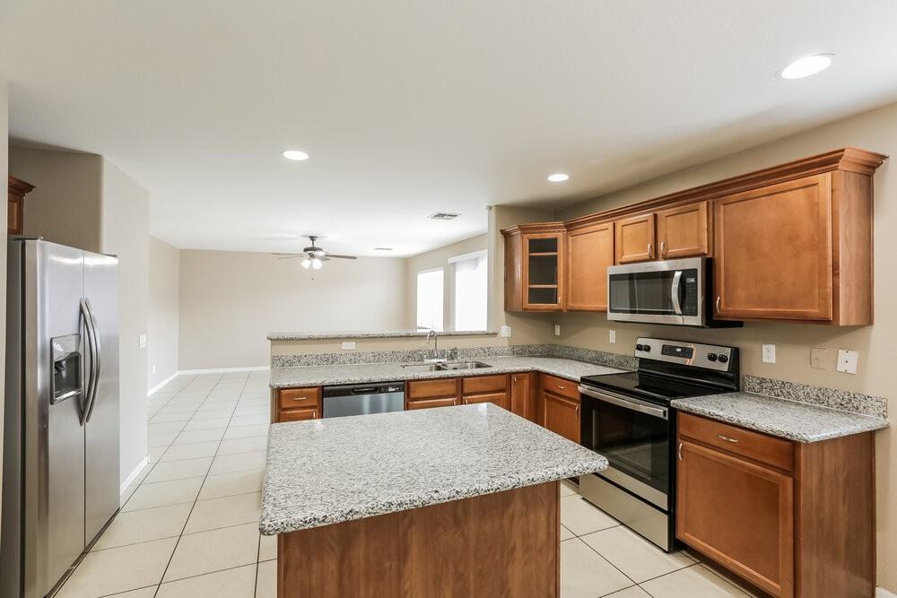 10925 W Taft St - Photo 7 of 17