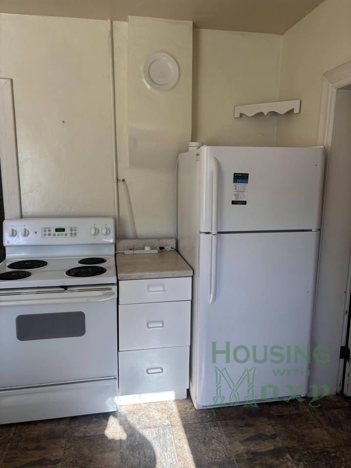 288 N 300 E - Photo 2 of 39