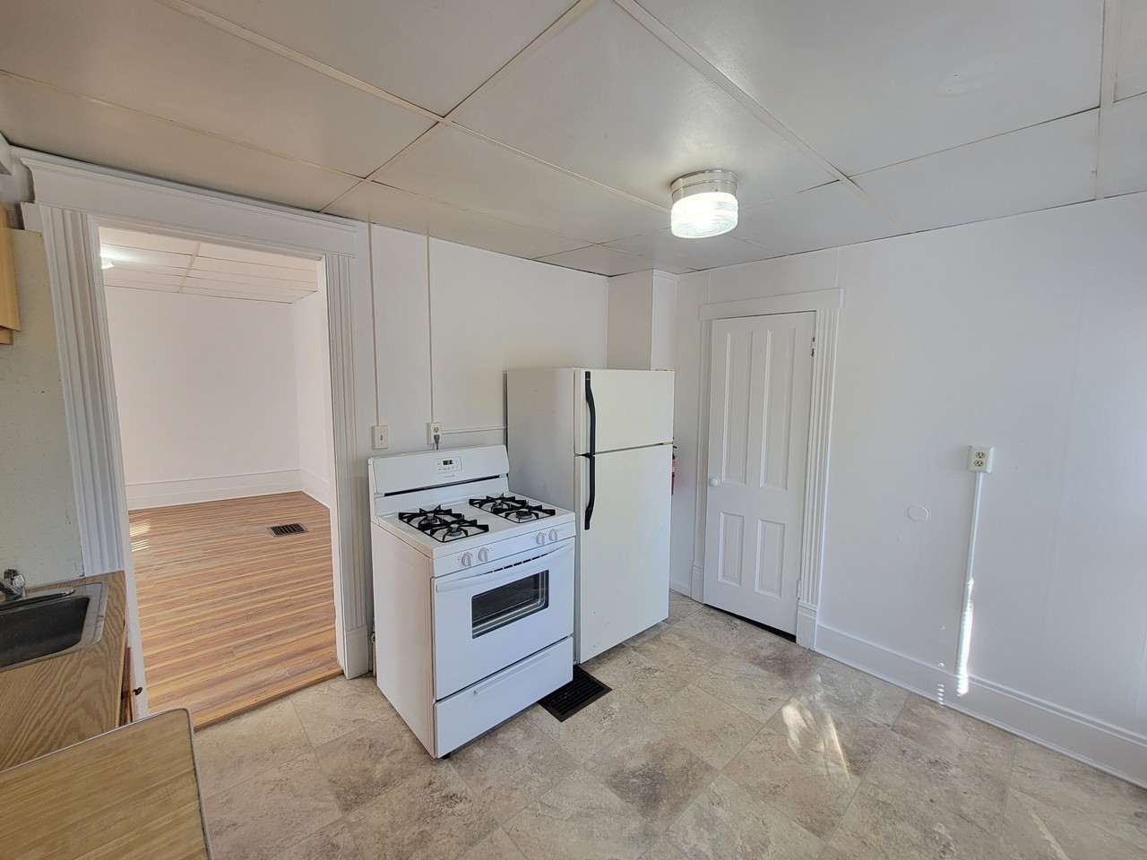 Walnut St 2218 - Photo 2 of 11