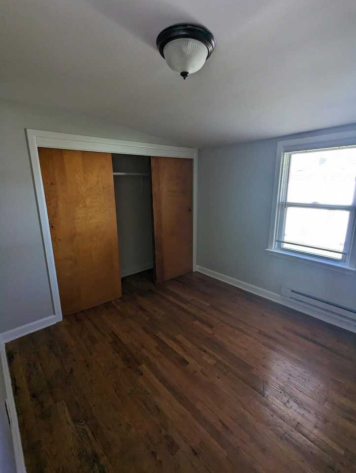 Beech Ave - 12 - Apt B - Photo 2 of 9