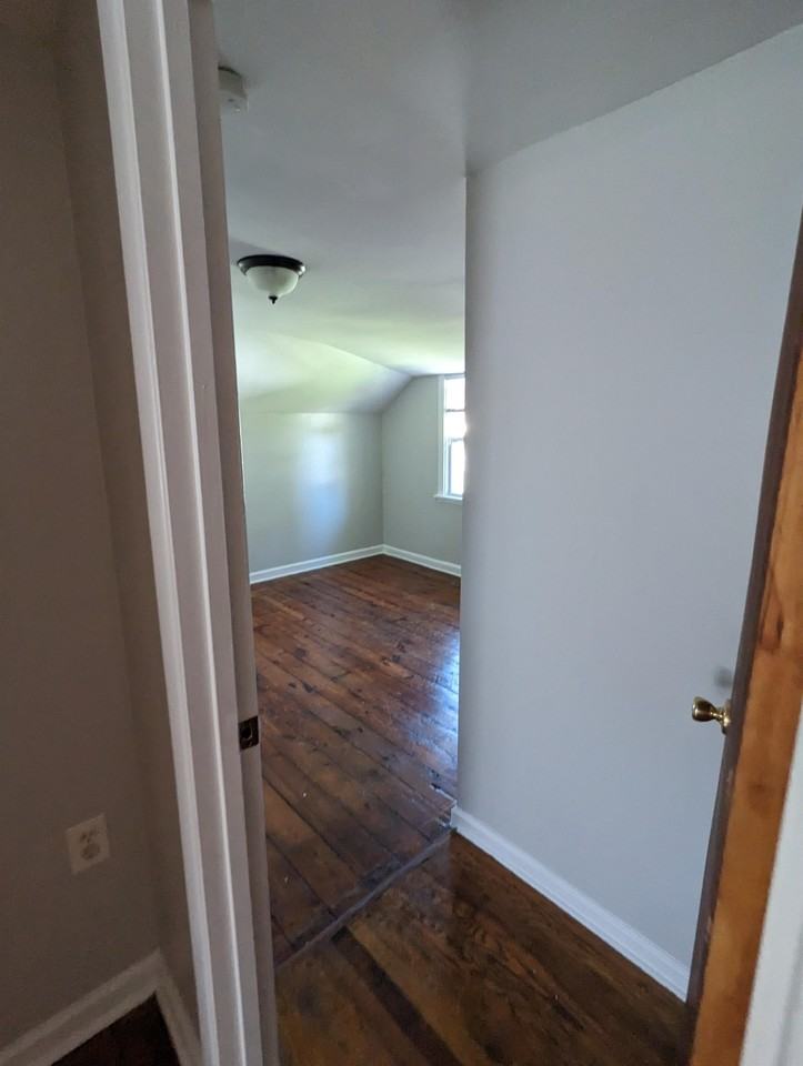 Beech Ave - 12 - Apt B - Photo 5 of 9