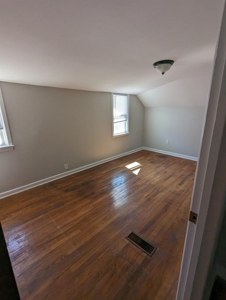 Beech Ave - 12 - Apt B - Photo 6 of 9