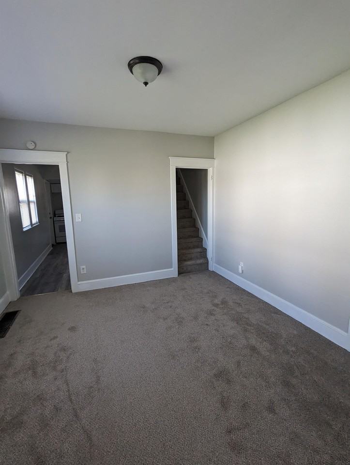 Beech Ave - 12 - Apt B - Photo 7 of 9