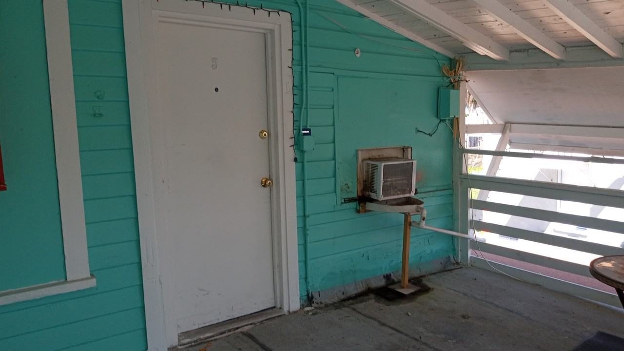 708 East International Speedway Boulevard - Photo 2 of 10