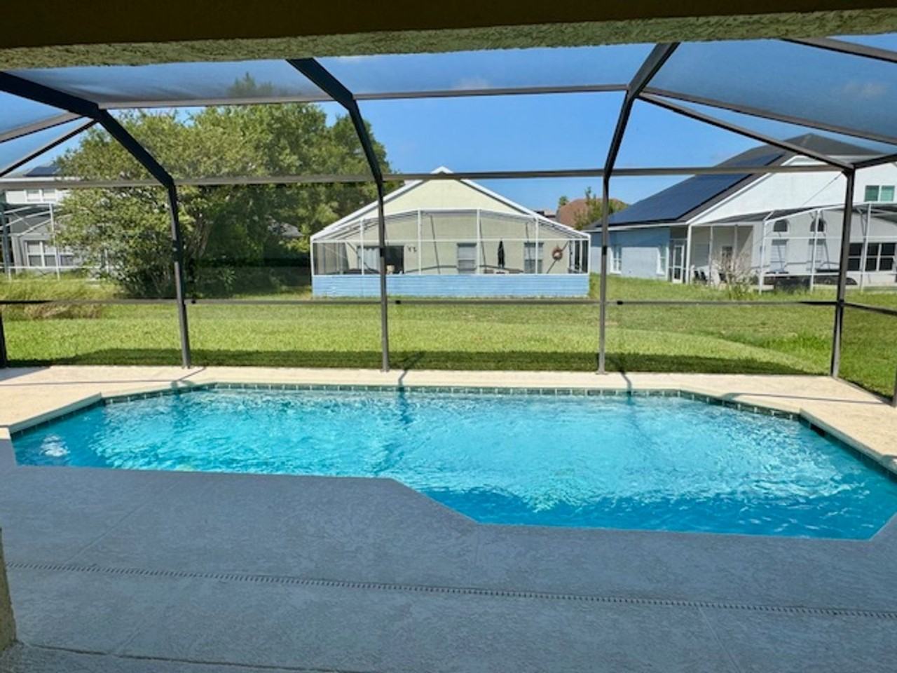 838 Hillcrest Dr - Photo 3 of 23