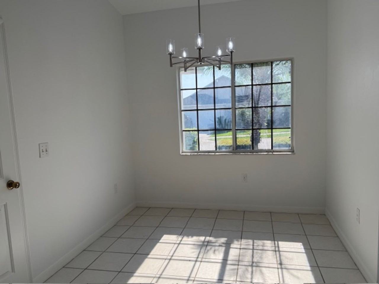 838 Hillcrest Dr - Photo 5 of 23
