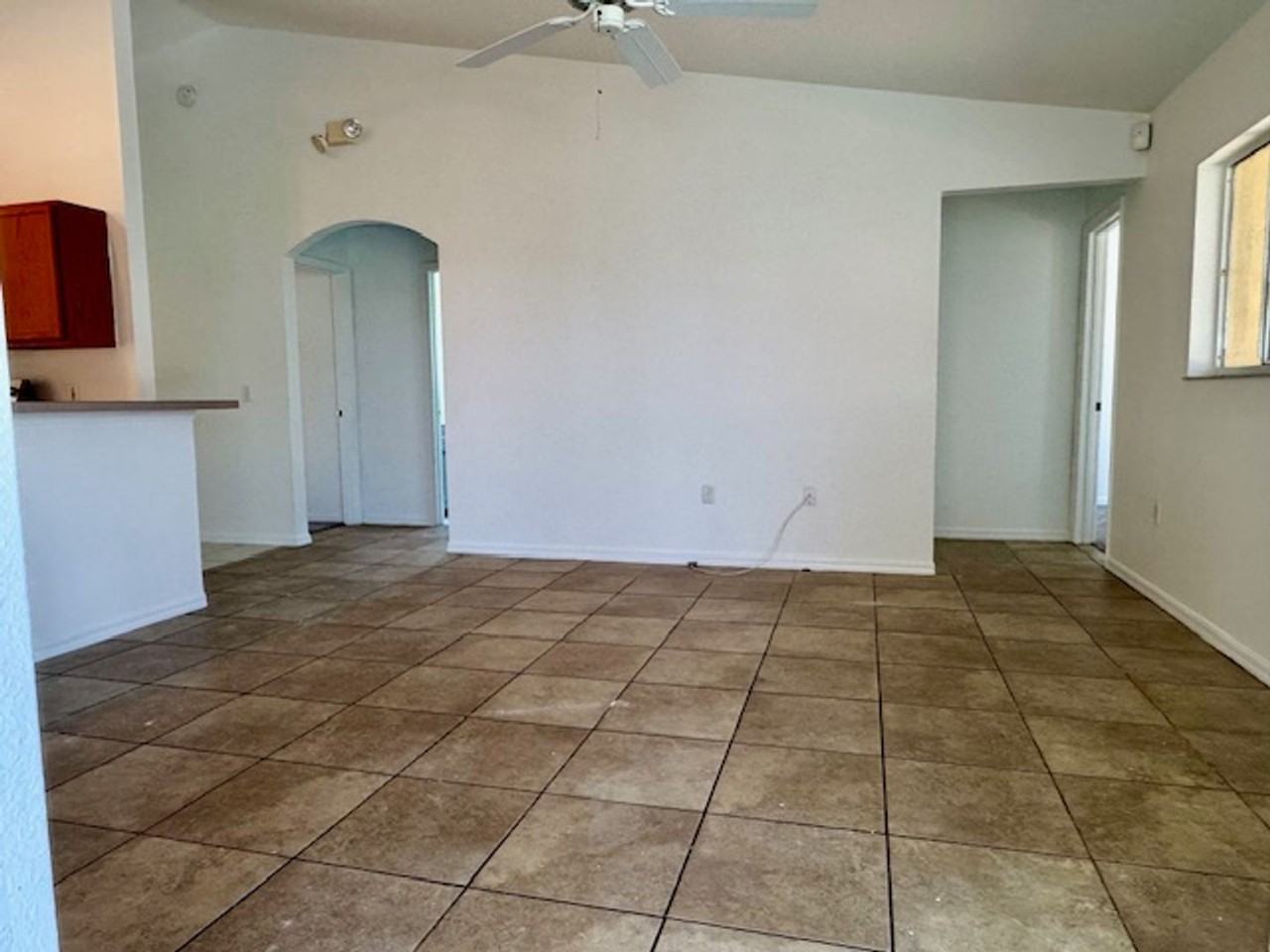 838 Hillcrest Dr - Photo 6 of 23
