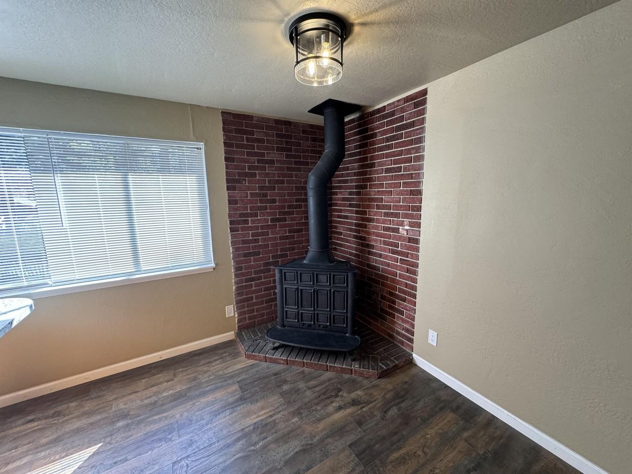 1198 Martin Avenue - Photo 4 of 10