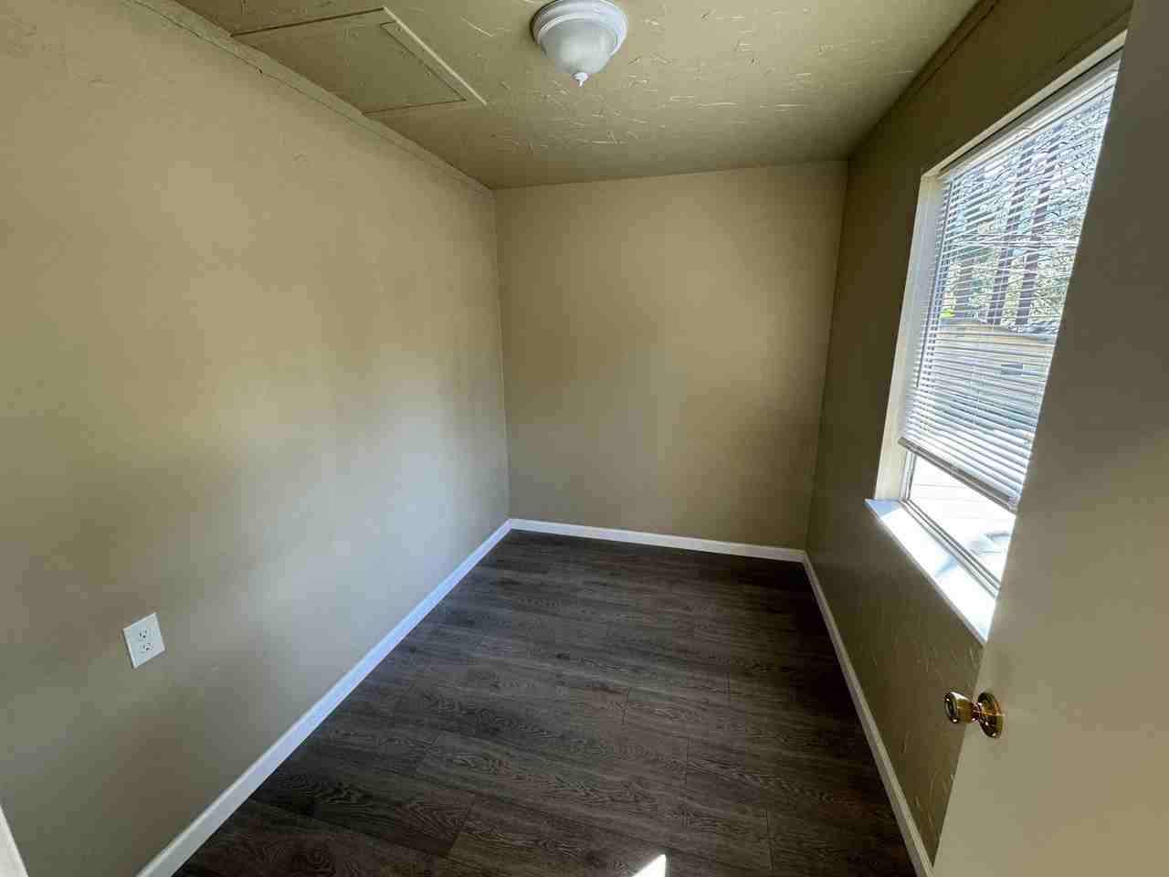 1198 Martin Avenue - Photo 7 of 10