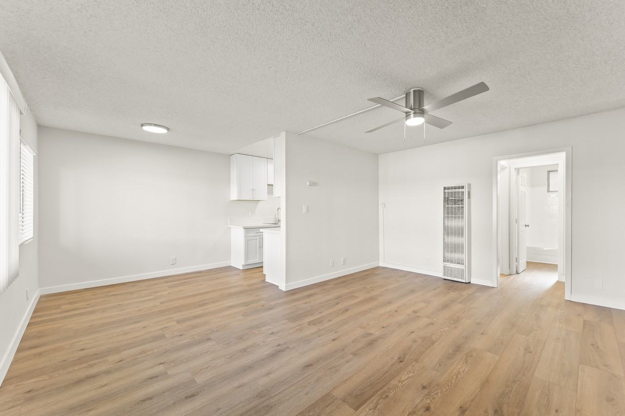 3205 West 60th Street - Photo 2 of 10