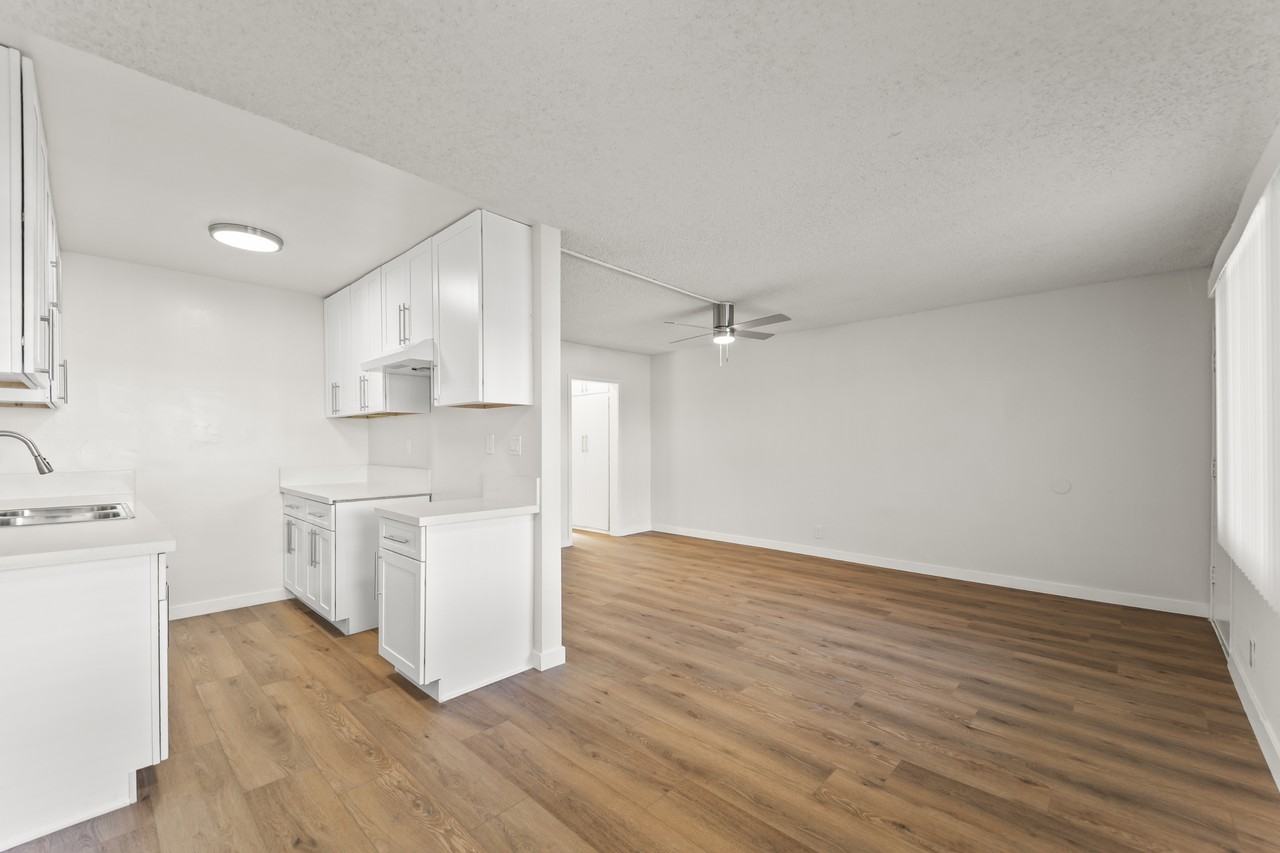 3205 West 60th Street - Photo 3 of 10