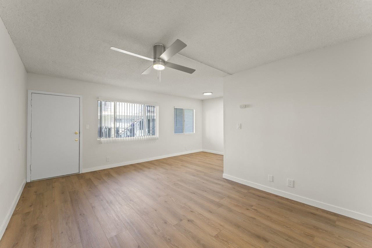 3205 West 60th Street - Photo 6 of 10