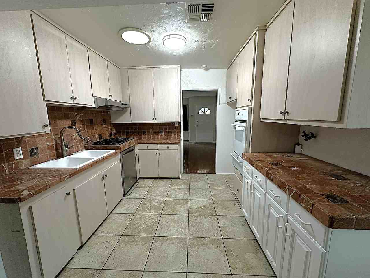 17947 Emelita St - Photo 3 of 13