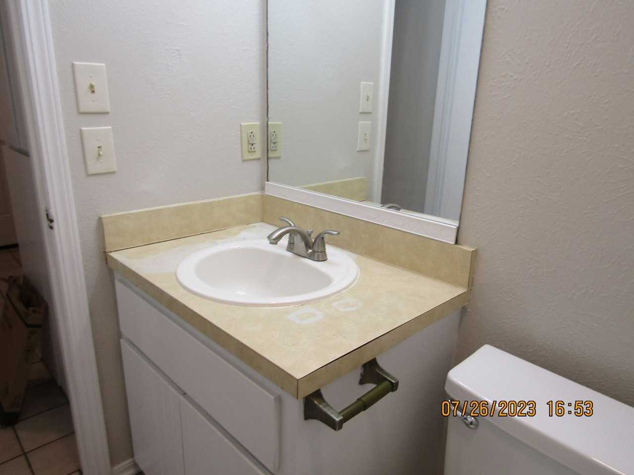 5406 Nw Sir Brian Ave Apt B - Photo 7 of 42