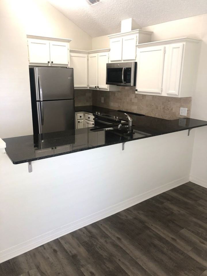 11011 Cal Rd - Photo 2 of 19