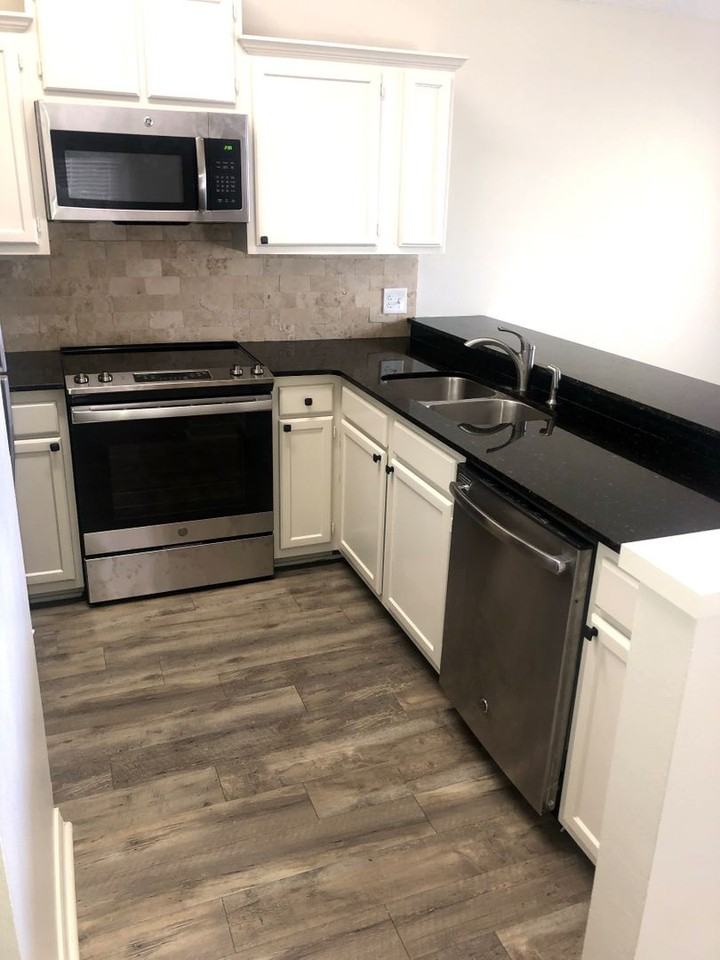 11011 Cal Rd - Photo 3 of 19