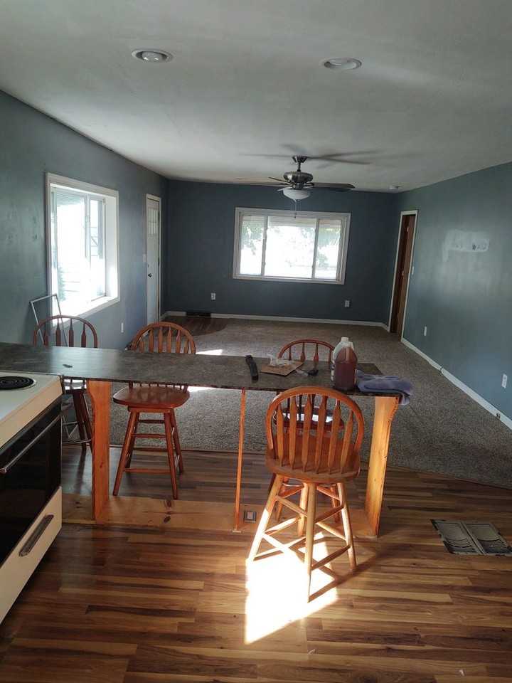 1138 Riverside St - Photo 2 of 14