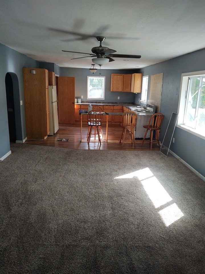 1138 Riverside St - Photo 3 of 14