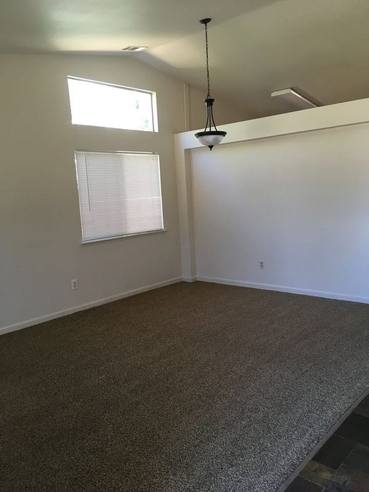1103 Grouse Dr - Photo 3 of 9