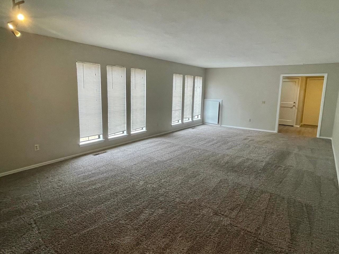 7012 Spinnaker Lane - Photo 4 of 22