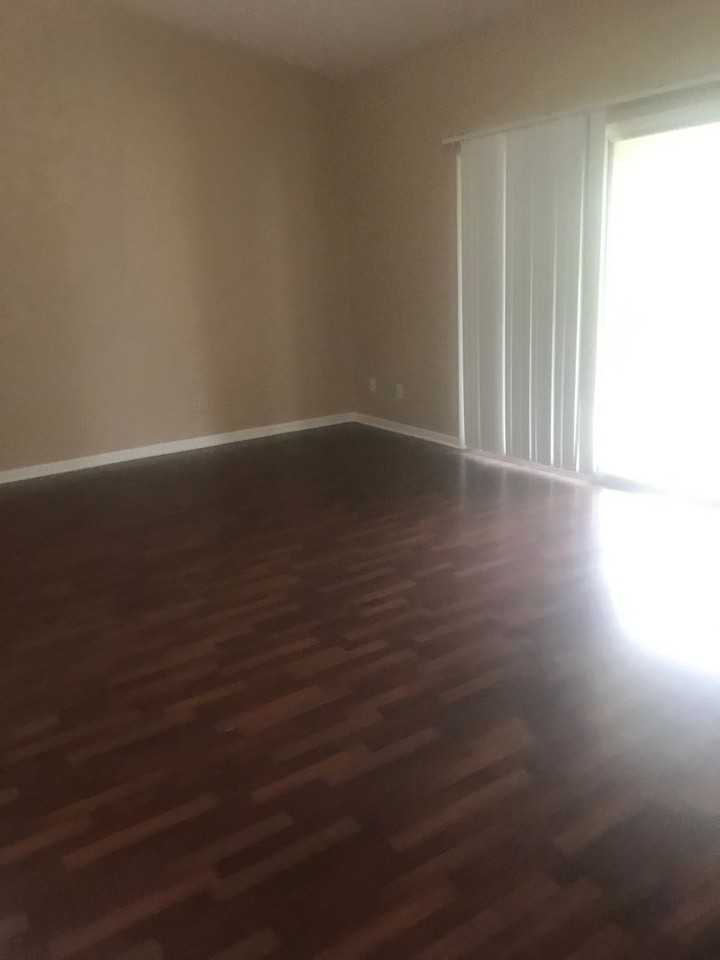 230 E Desoto St - Photo 3 of 17