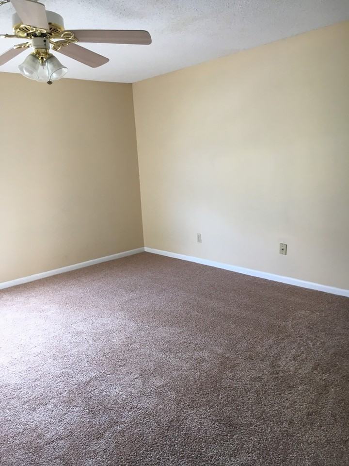 230 E Desoto St - Photo 5 of 17