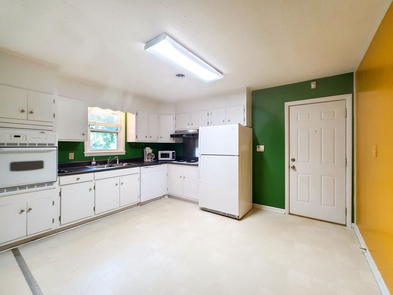 1224 Oakdale Rd - Photo 7 of 16